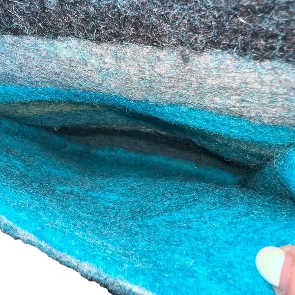 Prana Crossbody Purse - Picture 8 of 13